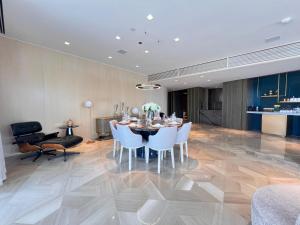 Zona d'estar a Daniels 4BR at Five Palm With Private Pool