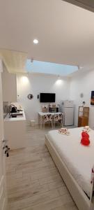 A kitchen or kitchenette at BARBARA Classy Apartment 101