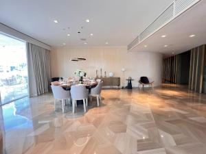 Зображення з фотогалереї помешкання Daniels 4BR at Five Palm With Private Pool у Дубаї