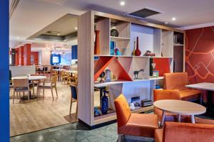 Posezení v ubytování Holiday Inn Leeds Garforth by IHG
