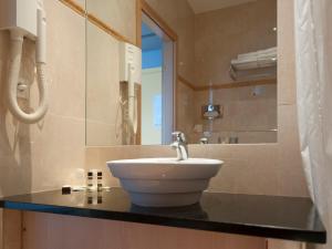Ein Badezimmer in der Unterkunft Hotel Tristar