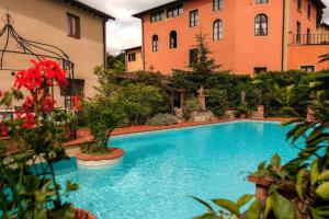 The swimming pool at or close to Albergo Del Chianti