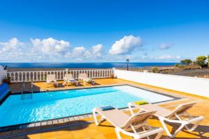 Basen w obiekcie Villa Sol Y Mar lub w pobliżu