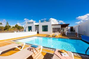 Basen w obiekcie Villa Sol Y Mar lub w pobliżu