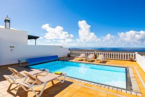 Basen w obiekcie Villa Sol Y Mar lub w pobliżu