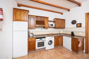 Kuchnia lub aneks kuchenny w obiekcie Villa Sol Y Mar