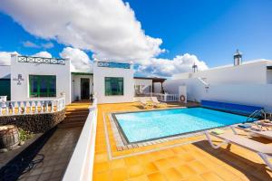 Basen w obiekcie Villa Sol Y Mar lub w pobliżu