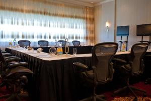 a conference room with a long table and chairs at Renaissance Newark Airport Hotel in Elizabeth