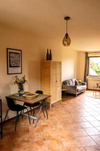 a living room with a table and a couch at Studio VERDE in Miagliano