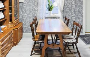 Χώρος καθιστικού στο 1 Bedroom Awesome Home In Gislaved
