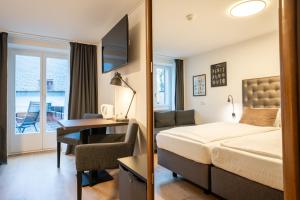 Postel nebo postele na pokoji v ubytování Hotel Baslertor