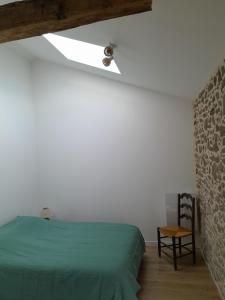 Ένα ή περισσότερα κρεβάτια σε δωμάτιο στο Gîte familial 8 couchages proche PuyduFou