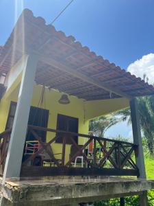 a house with a pergola in front of it at Chalé Encantos do Una in Morros
