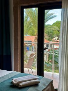 Balcó o terrassa a The Kumsal Hotel Oludeniz