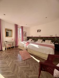Postel nebo postele na pokoji v ubytování Le Grand Hotel