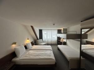 Postel nebo postele na pokoji v ubytování Hotel Baslertor
