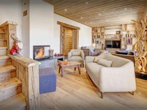 Χώρος καθιστικού στο Chalet Charmar - OVO Network