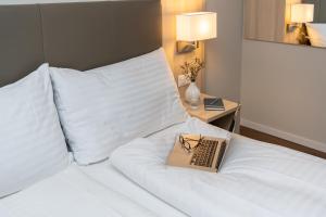 Postel nebo postele na pokoji v ubytování Hotel Garni Rössli