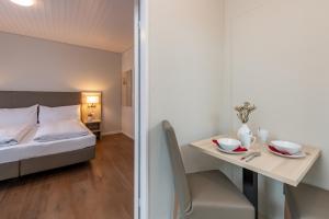 Postel nebo postele na pokoji v ubytování Hotel Garni Rössli