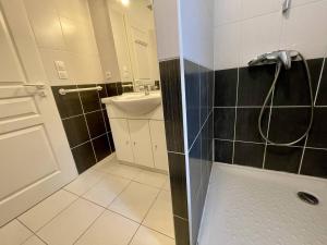 Koupelna v ubytování Maison 3 pièces 4 couchages SAINT GEORGES D'OLERON SGO000-121