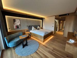 Rúm í herbergi á Hotel Königgut