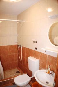 Kúpeľňa v ubytovaní Apartments Sea View + 28 fotografií