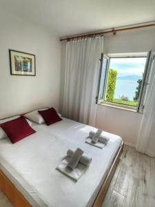 Posteľ alebo postele v izbe v ubytovaní Apartments Sea View