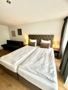 Postel nebo postele na pokoji v ubytování Hotel Baslertor