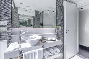 Koupelna v ubytování 1828 Smart Hotel Boutique