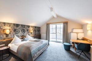 Rúm í herbergi á Hotel Königgut