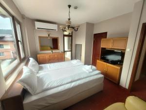 Ένα ή περισσότερα κρεβάτια σε δωμάτιο στο Olympic Guest House with Free Parking