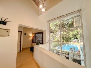 Бассейн в VILLA M - SOLITUDE 1 CANDOLIM GOA 3BHK, Pool Facing, Near Beach, Free Breakfast, Free WIFI and Prime Location или поблизости