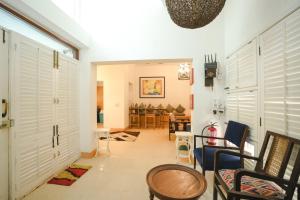 Гостиная зона в VILLA M - SOLITUDE 1 CANDOLIM GOA 3BHK, Pool Facing, Near Beach, Free Breakfast, Free WIFI and Prime Location