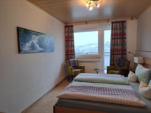 Postel nebo postele na pokoji v ubytování Café- Pension Fernblick, incl MeineCardPlus + 60 fotografií