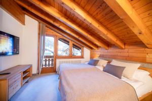 A bed or beds in a room at Hotel AMBiANCE