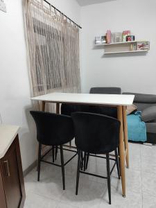 Area tempat duduk di Le 3 isole