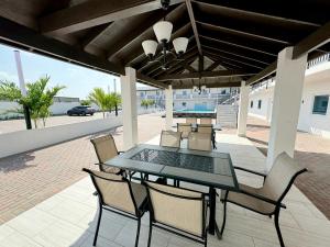 Ban công/sân hiên tại Bon Bini Suites