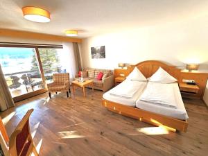 Postel nebo postele na pokoji v ubytování Hotel Cafe Fuggerhof