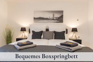 Postel nebo postele na pokoji v ubytování RelaxApartment 15 Massagesessel SmartTV Küche