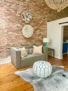 Ruang duduk di Luxe 220, Unit 1 - City View Suite +34 gambar