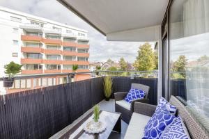 Balkoni atau teres di Relax-Apartment mit Indoor-Pool, Fitness und Netflix am Bodensee