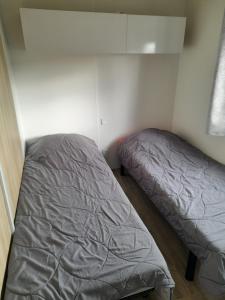 Postel nebo postele na pokoji v ubytování Mobil home + 3 fotografie