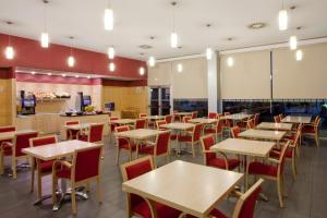 Holiday Inn Express Málaga Airport by IHG餐厅或其他用餐的地方