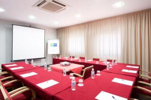Holiday Inn Express Málaga Airport by IHG商务区和/或会议室
