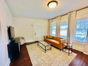 a living room with a couch and a television at Campus Haven in Kiley