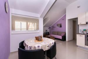Kuchyň nebo kuchyňský kout v ubytování Apartment Ninić