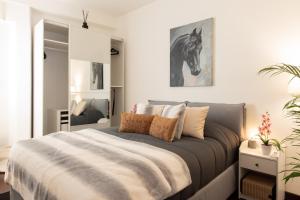 A bed or beds in a room at Spiga Duplex Suites by Montenapoleone Living