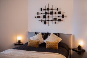 A bed or beds in a room at Spiga Duplex Suites by Montenapoleone Living Még 13 kép