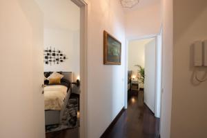 A bed or beds in a room at Spiga Duplex Suites by Montenapoleone Living