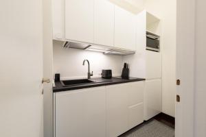 A kitchen or kitchenette at Spiga Duplex Suites by Montenapoleone Living